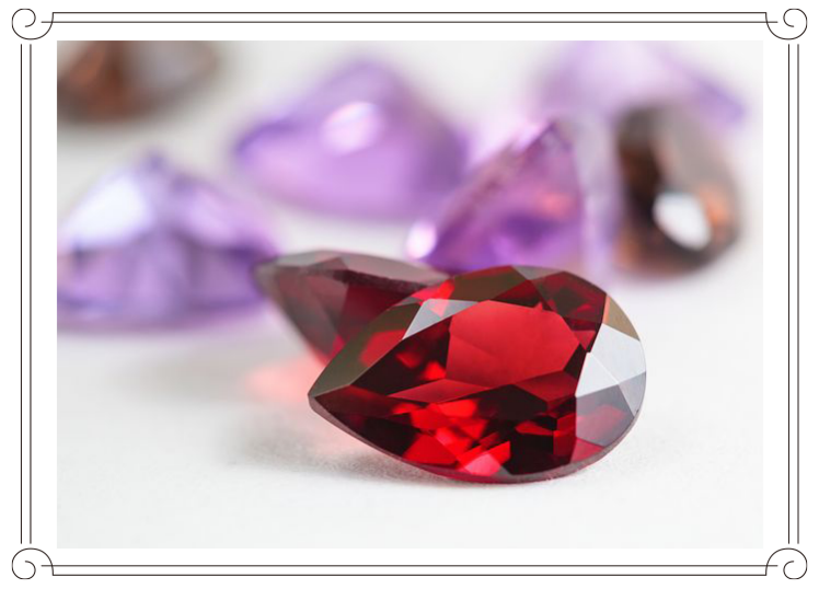 ガーネットの石言葉とは？1月の誕生石の意味や効果、おすすめの