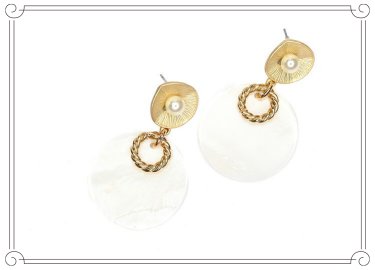 ピアス