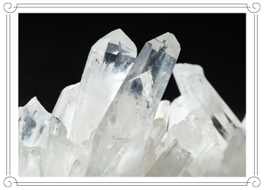 クリスタルはどんな宝石？特徴や語源、石言葉などを紹介