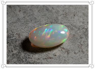 エチオピア産オパールの特徴とは？歴史や魅力、お手入れの注意点を解説